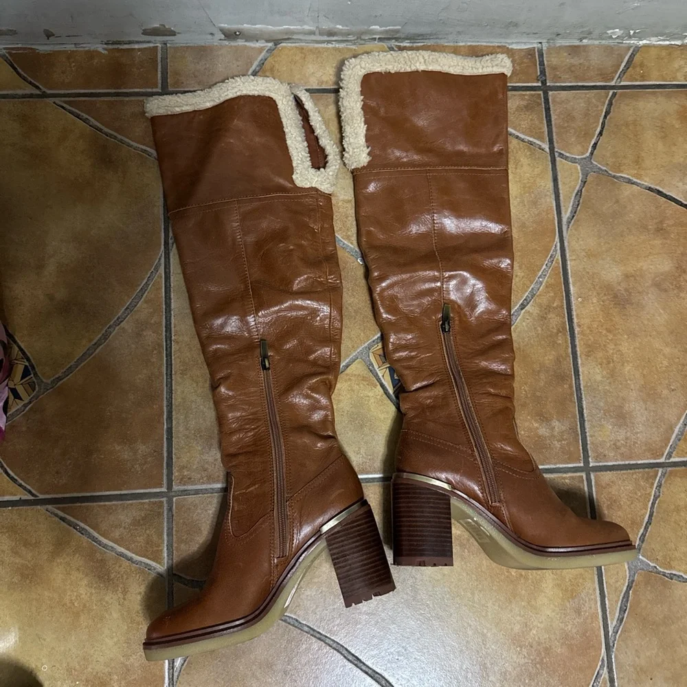 Vince Camuto “VC Gambrel” Brown upper Leather boots - Picture 3 of 5